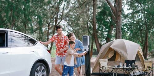 Voyager en voiture électrique: la check-list pour partir l’esprit léger